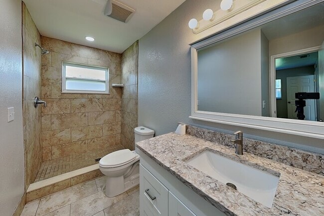Building Photo - 1016 Manchester Cir