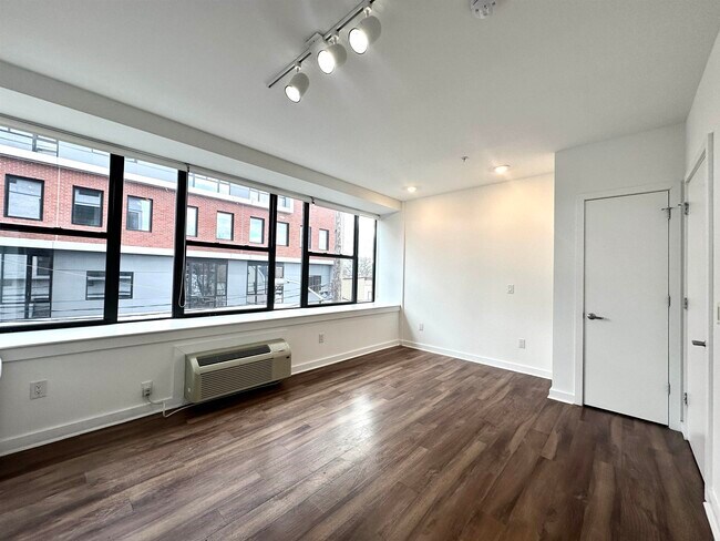 Building Photo - 253 Academy St