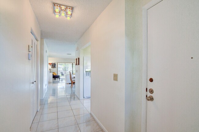 Building Photo - 7911 Eastlake Dr
