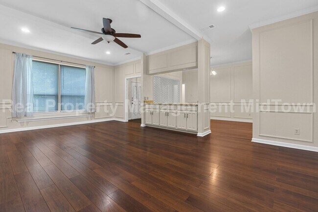 Building Photo - Charming Arlington Home with Spacious Livi...