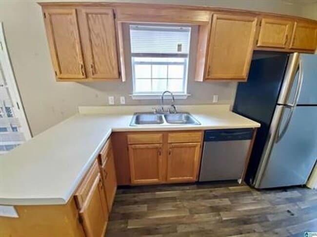 Building Photo - Cozy 3BR/2BA Home with Open Living Space