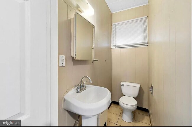 Building Photo - 1715 Providence Ave