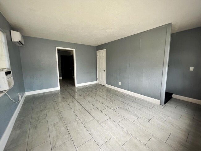 Building Photo - 228 Ave Q NW