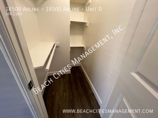 Building Photo - Remodeled 3 Bed, 2.5 Bath Town Home with A...