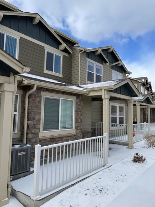 Primary Photo - Beautiful 3BD/2.5BA Townhome in The Vistas...