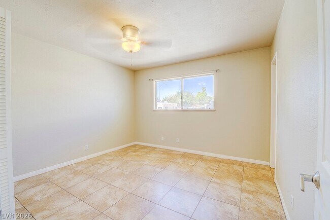 Building Photo - 3990 E Syracuse Dr
