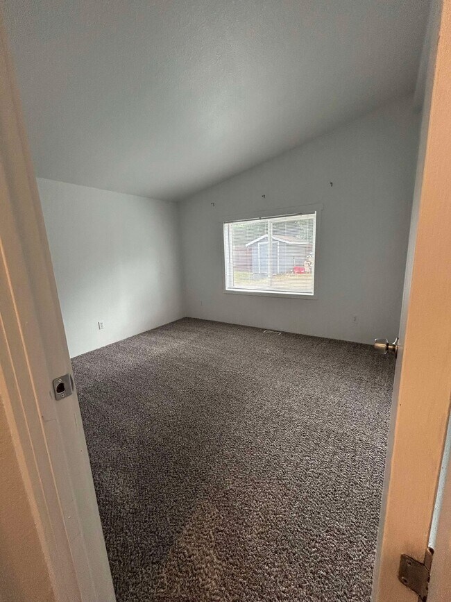 Building Photo - 8743 Whitewood Loop SE