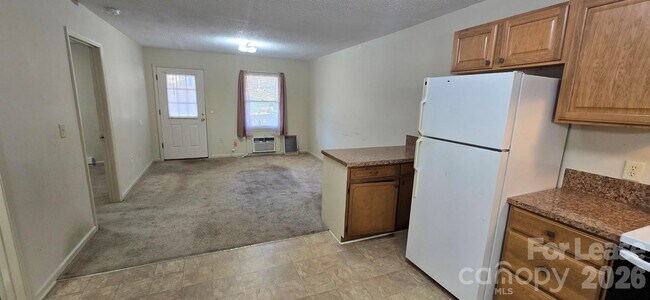 Building Photo - 517 Hickory St