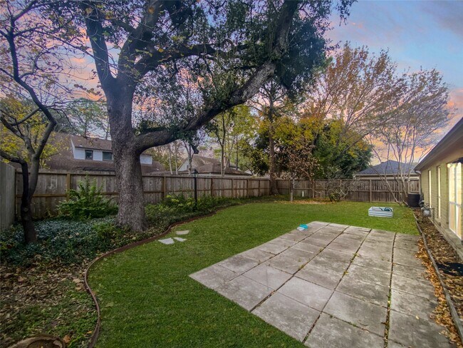 Building Photo - 1814 Cherry Bend Dr