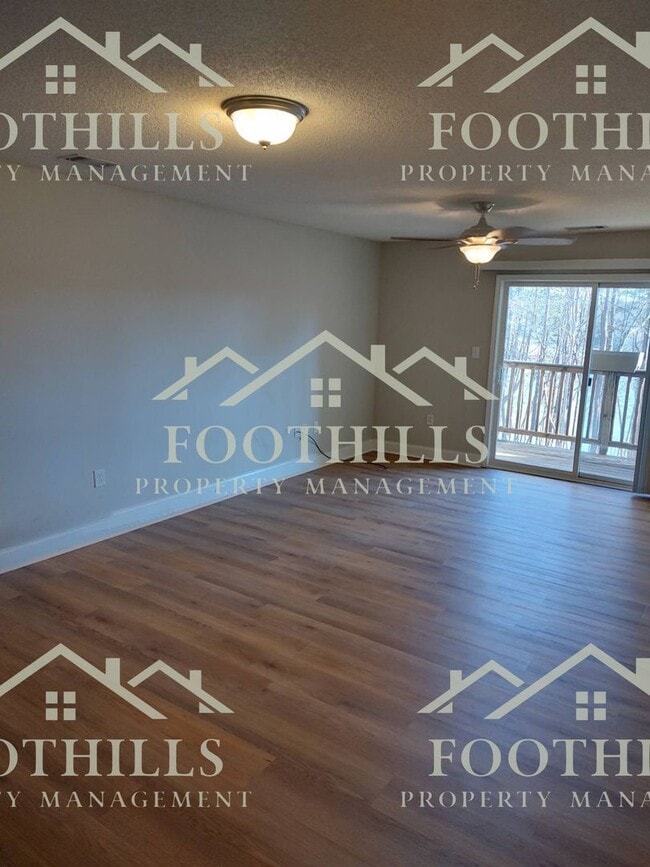 Building Photo - 213 Lookover Dr