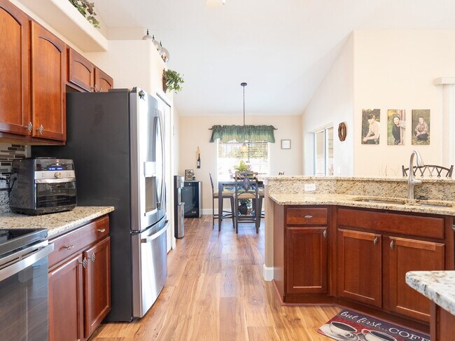 Building Photo - Move in with Zero Deposit! Turnkey Furnish...