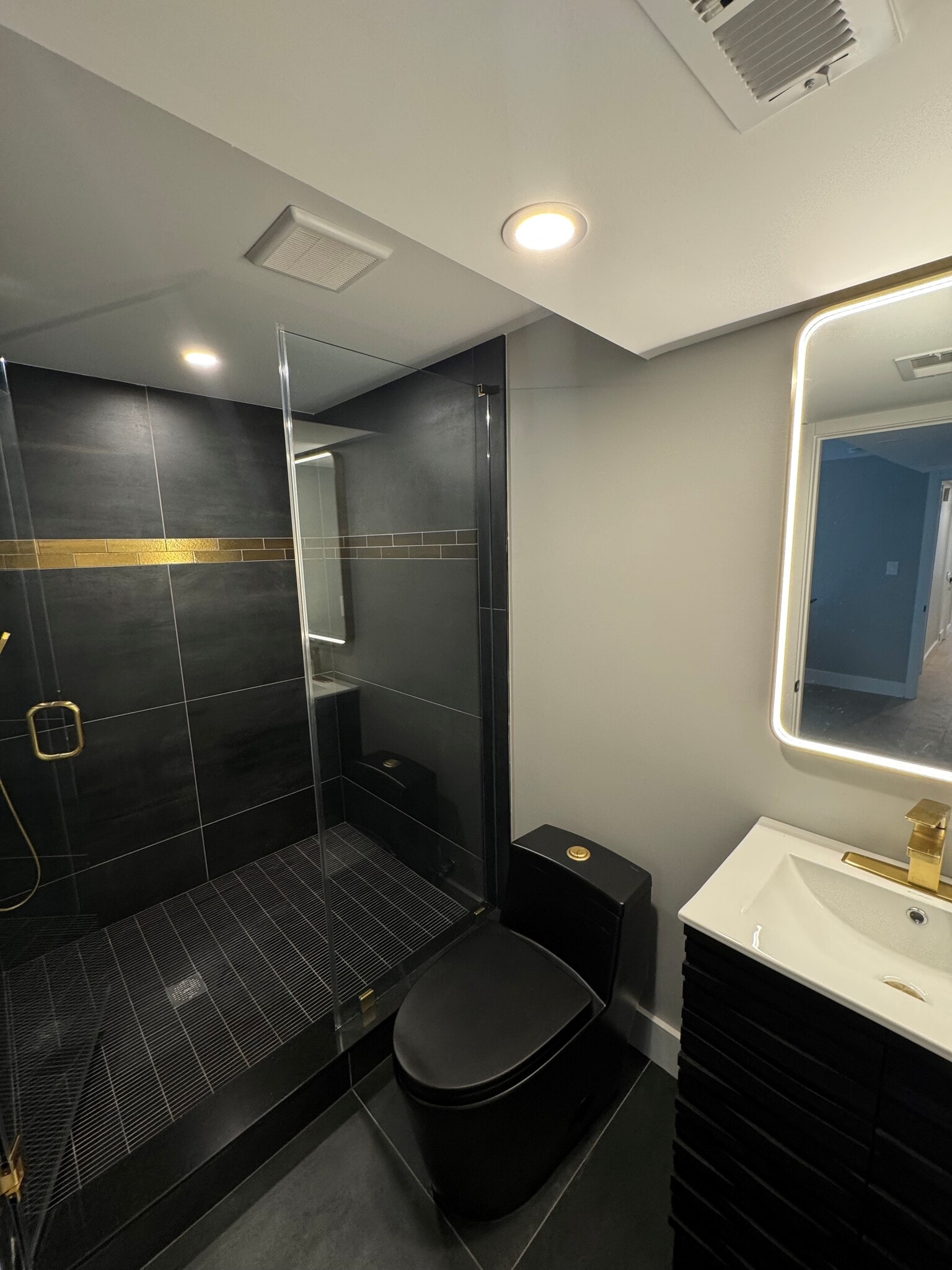 Master Bathroom - 21 High St