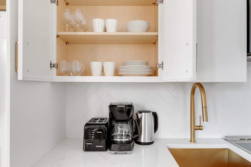 Building Photo - 244 W 72nd St