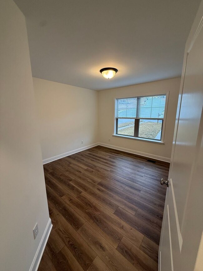 Building Photo - Ooltewah Rental 3 Bedrooms + Full Finished Basement