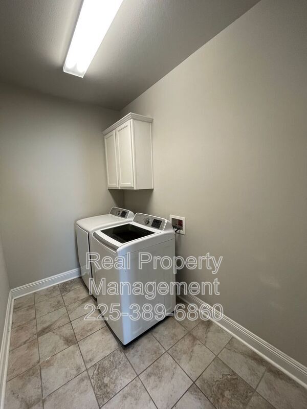 Building Photo - 7948 Antebellum Ave