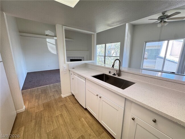 Building Photo - 6250 W Flamingo Rd