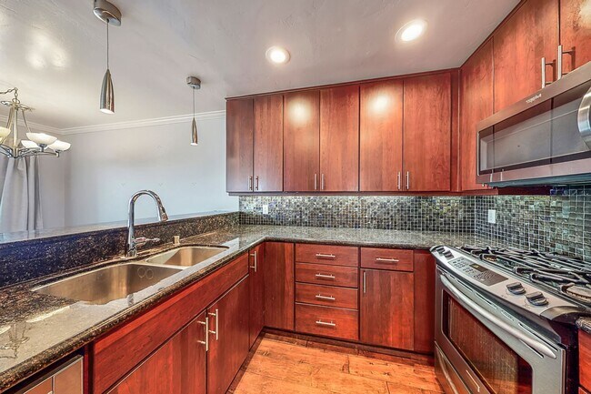 Building Photo - Stunning Condo with Downtown Views – Prime San Diego Location!