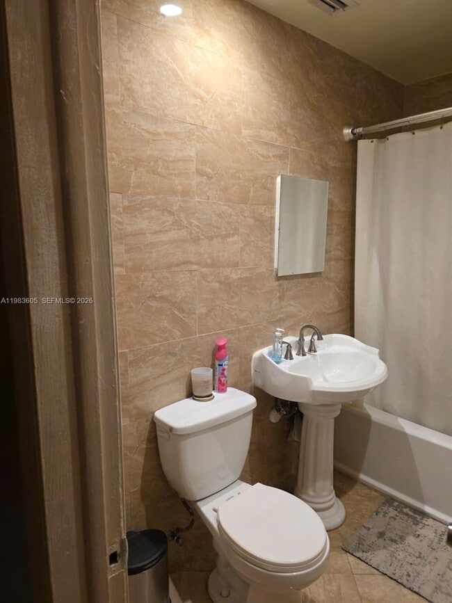 Building Photo - 620 NW 199th St