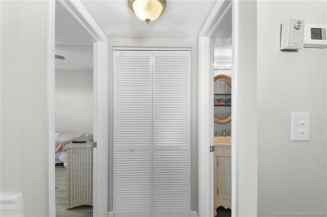 Building Photo - 10310 S Ocean Dr