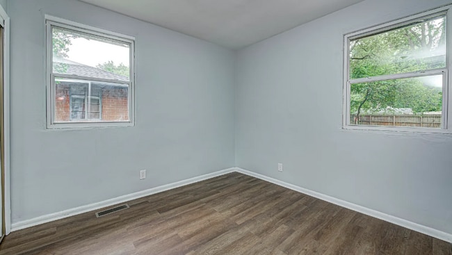 Building Photo - 5364 Clarendon Rd