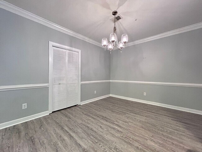 Building Photo - Gated community on the bay side of Shore Dr! "ASK ABOUT OUR ZERO DEPOSIT"