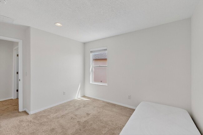 Building Photo - 108 Hue St