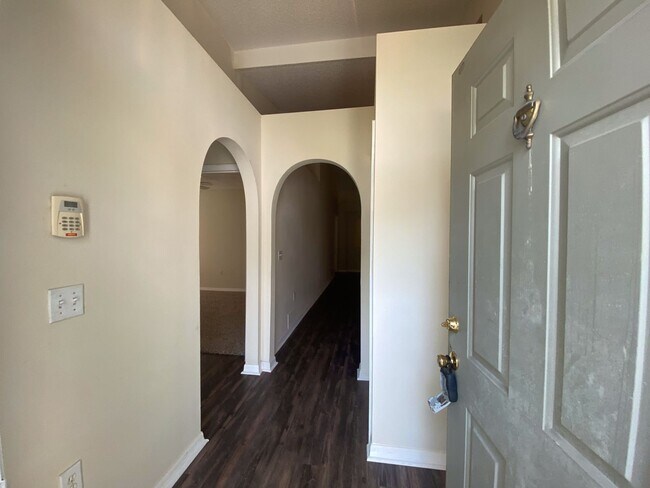Building Photo - Beautiful Westside 3 Bedroom Home in Overland Park