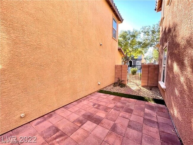 Building Photo - 9912 Blue Villa Ct