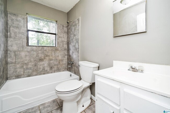 Building Photo - 133 Persimmon St