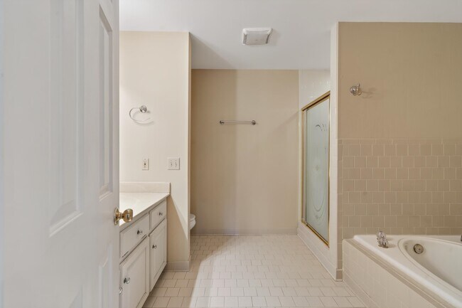 Building Photo - 1050 Cupp Ln