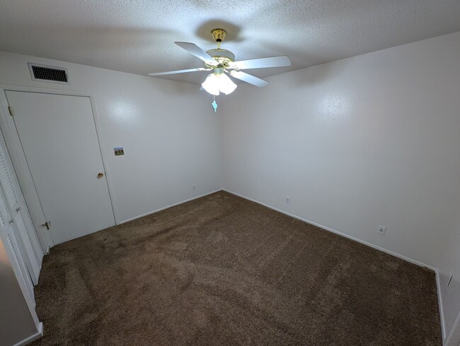 Building Photo - 2 Bedroom Condo Unit in the Polynesian Par...