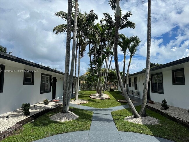 Building Photo - 116 NW 2nd Ave