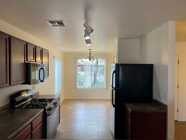 Building Photo - Beautiful Modern New 3Bdm 2Ba Home, Easy A...