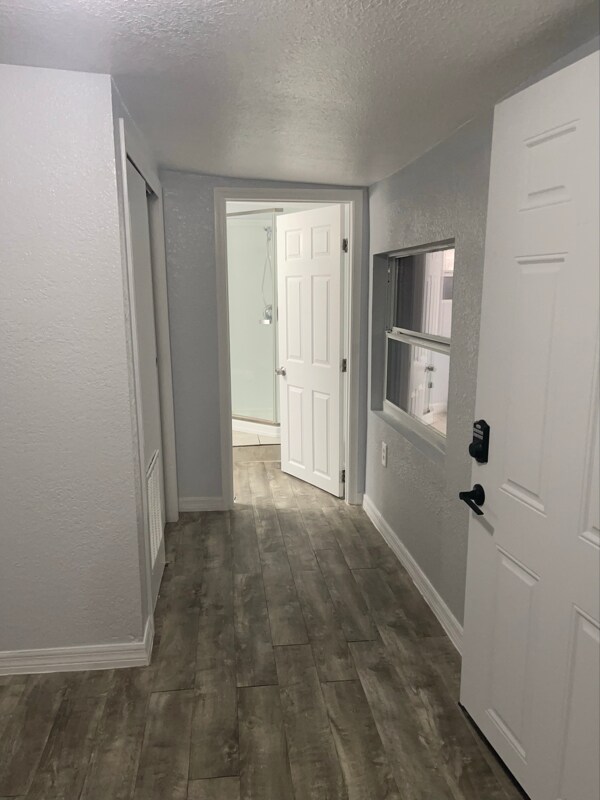 Building Photo - 1335 E Bay St