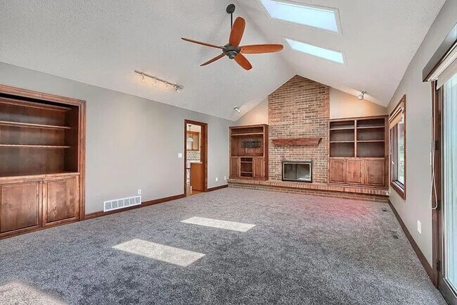 Building Photo - August 2026 Lakewood 5 Bedroom 2.5 Bathroom House with HUGE Backyard