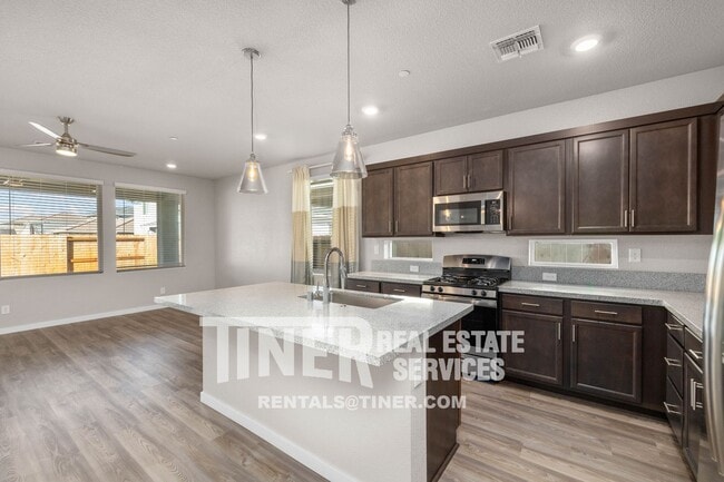 Building Photo - 4224 Roanne Wy