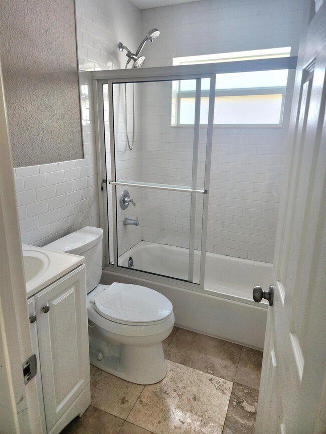 Building Photo - 413 SW 16th St