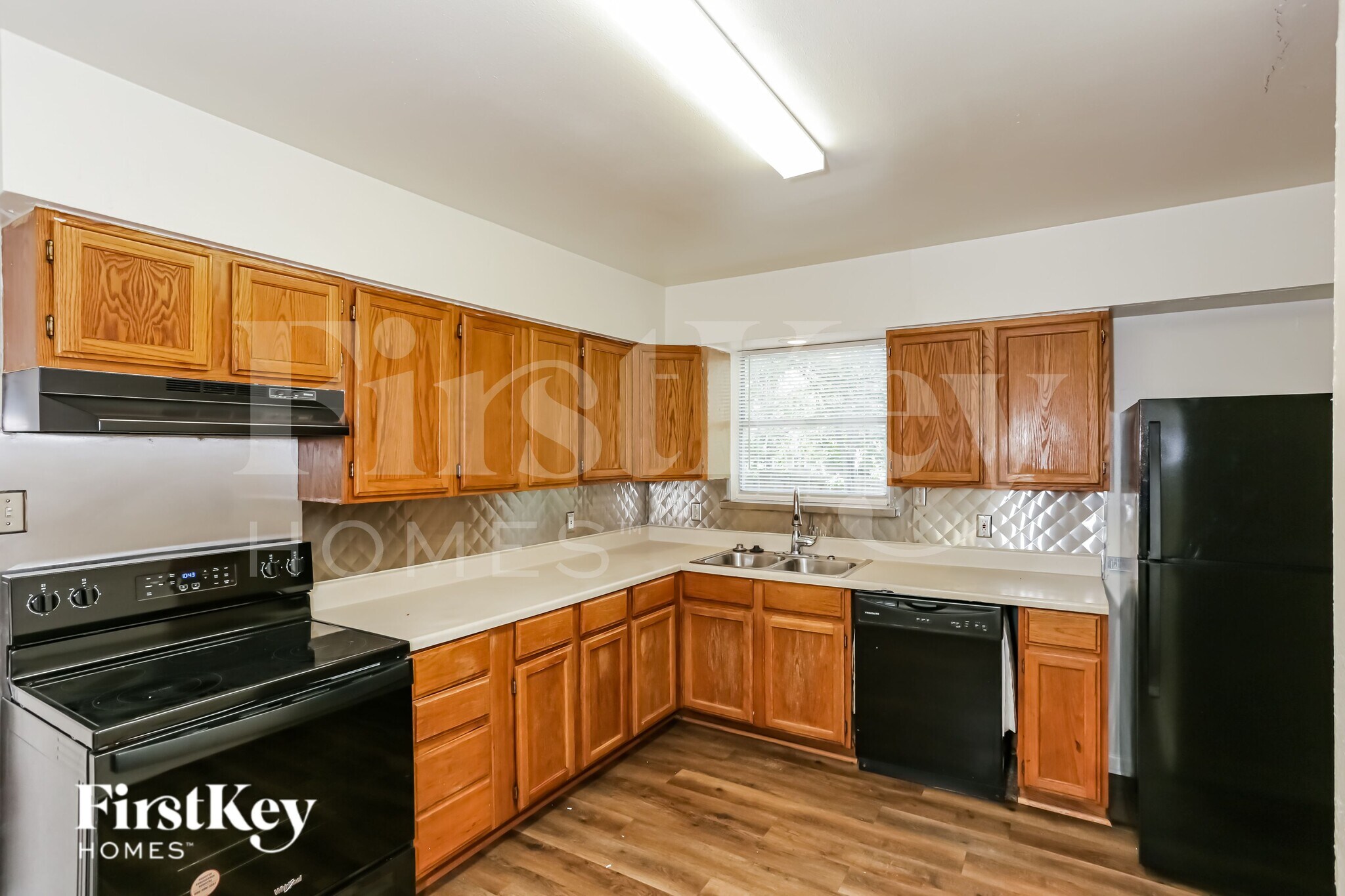 Building Photo - 10455 Plummer Dr