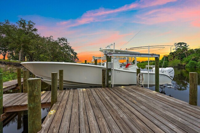 Building Photo - 12955 SW Kanner Hwy