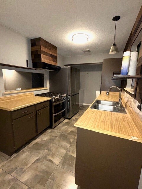 Building Photo - 1827 Polley Ct