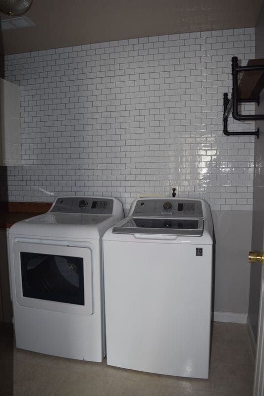 Building Photo - 8549 Hawthorn Hill