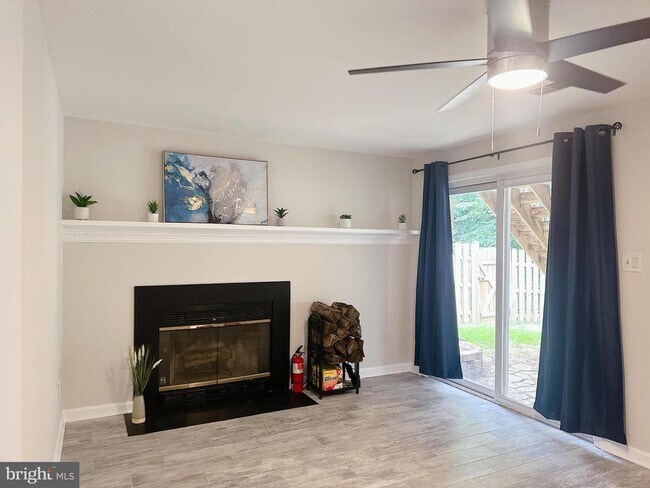 Building Photo - 15427 Beachwater Ct