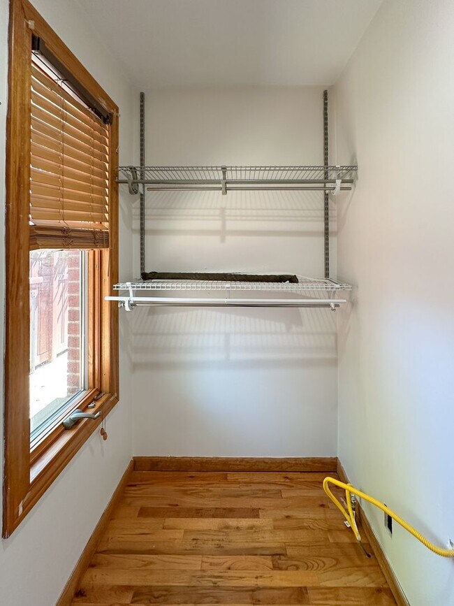 Building Photo - Stylish Grosse Pointe Woods Ranch with EV ...