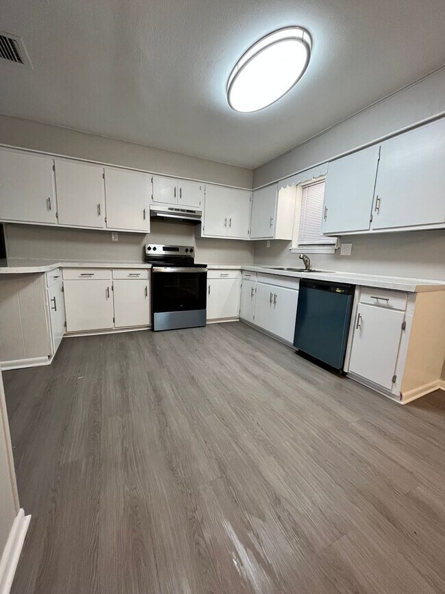 Building Photo - Adorable Updated Home in Lonoke