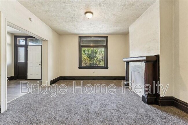 Building Photo - 1250 Blackadore Ave