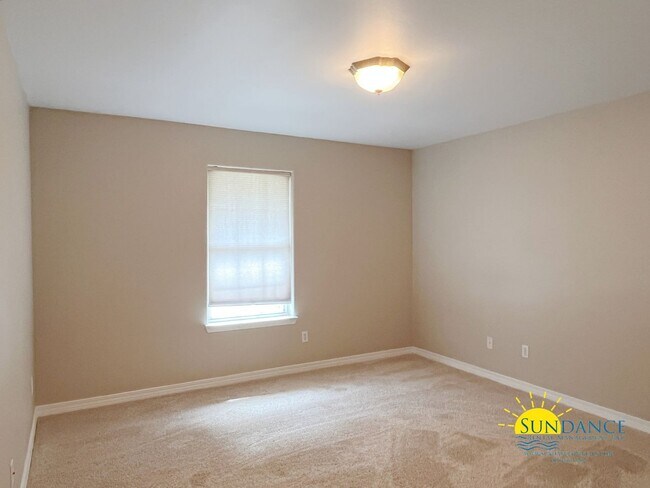 Building Photo - Freshly Painted 3 Bedroom Home in Navarre!