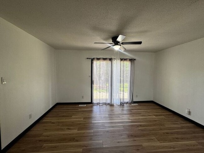 Building Photo - Updated 4 Bedroom Ranch in Established Nei...