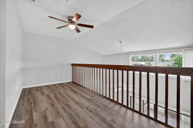 Building Photo - 168 W Sandalwood Ct