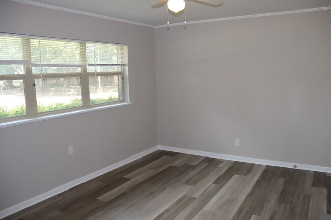 Building Photo - Single Family Residence