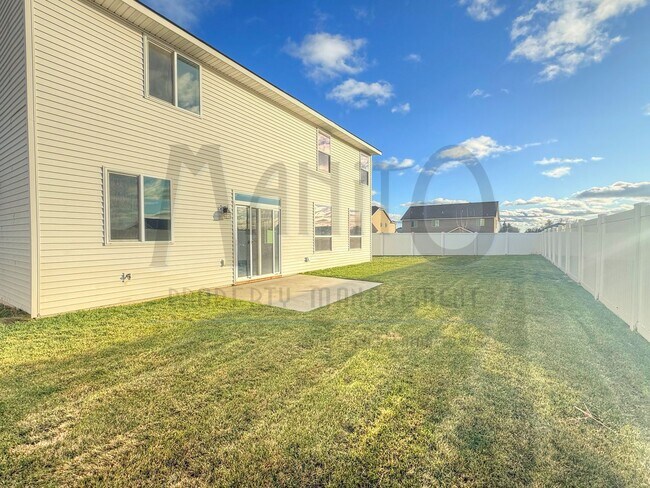 Building Photo - Spacious Airway Heights Home